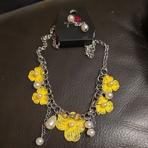 Paparazzi Yellow Floral Necklace with Pearls